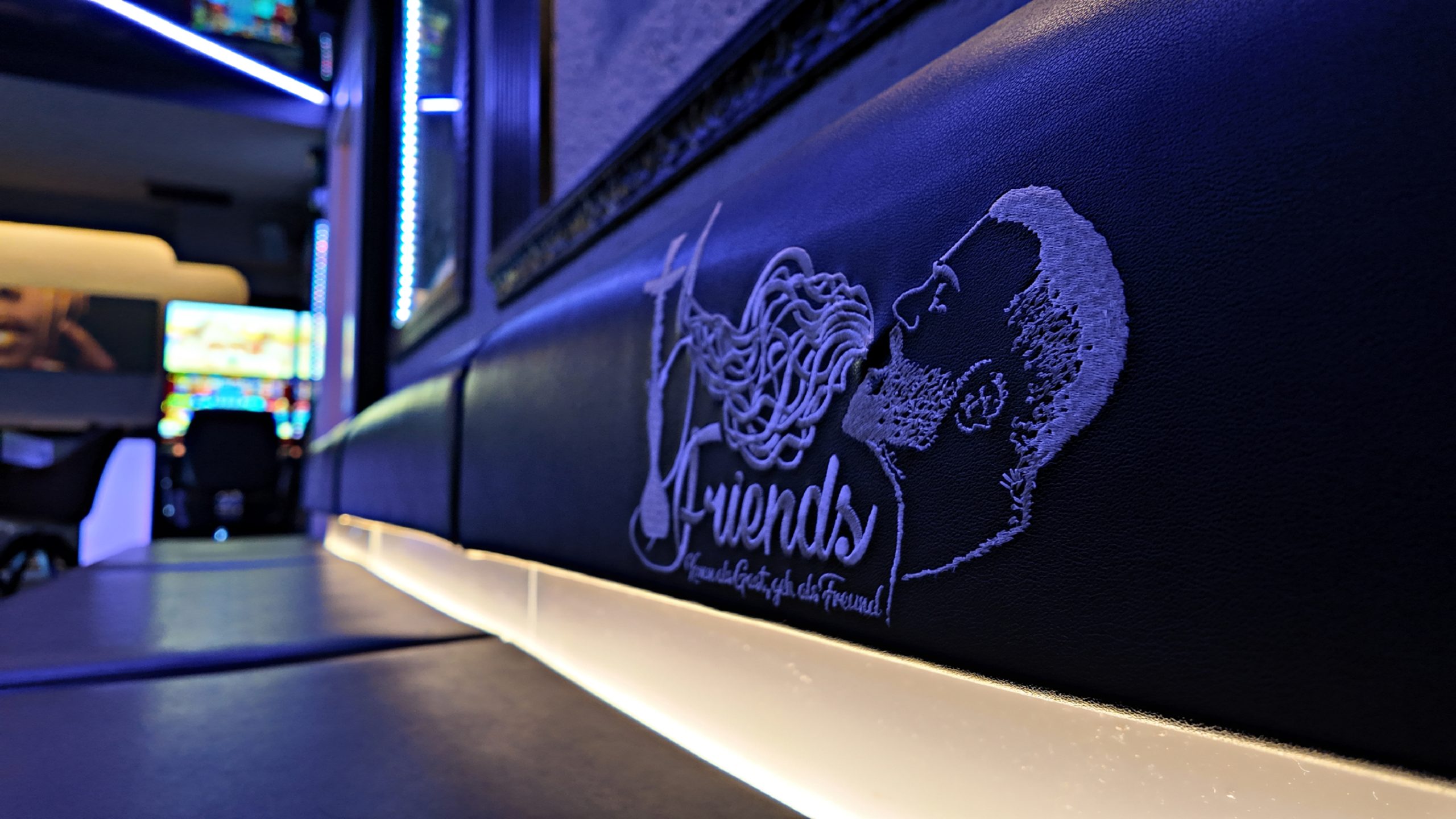 Picsart_24-08-27_18-11-43-232